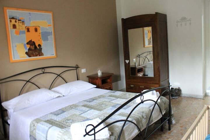 Room 4 of 12