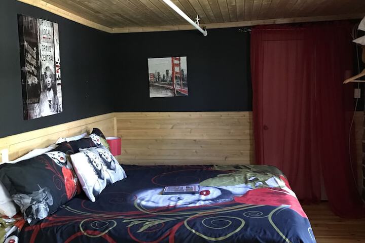 Room 7 of 102