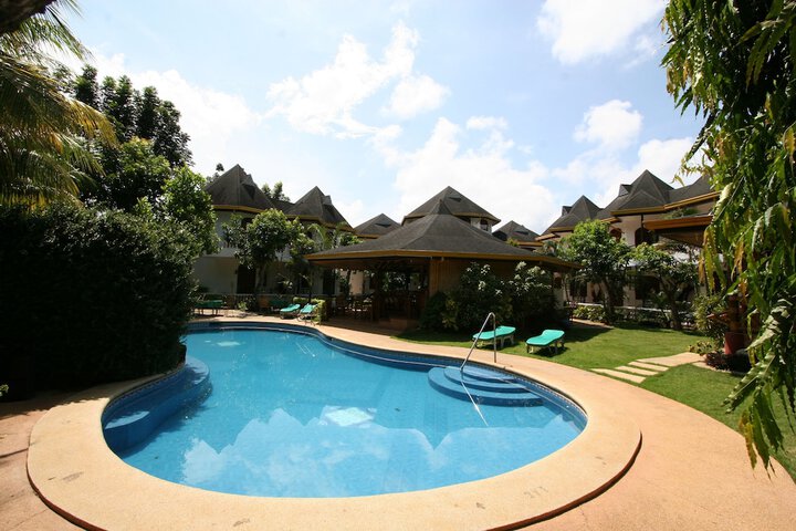 Pool Hotel