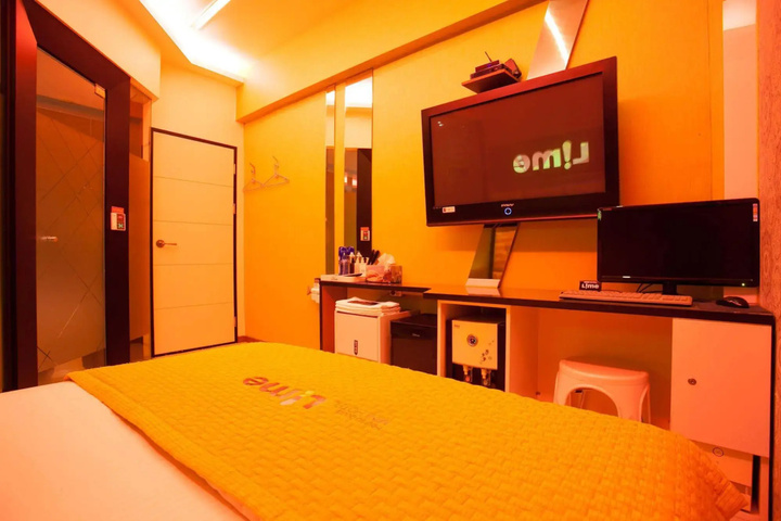 Room 3 of 19