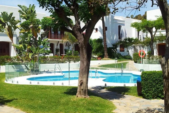Pool 2 of 6