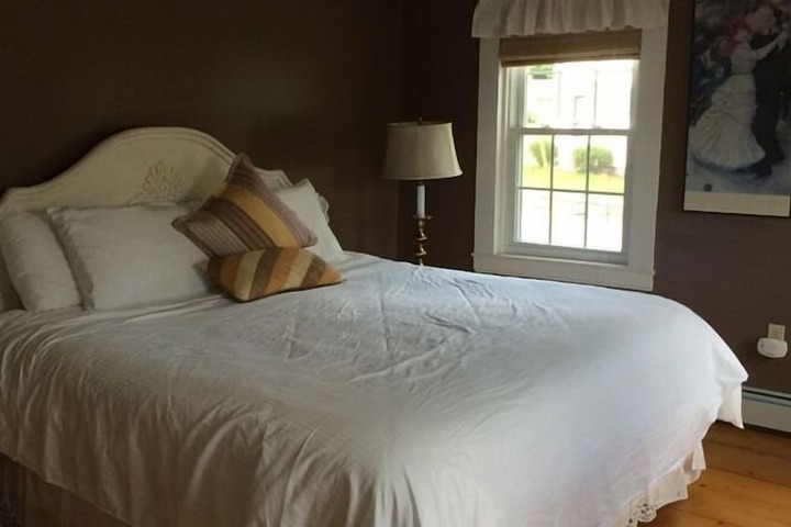Room 8 of 19