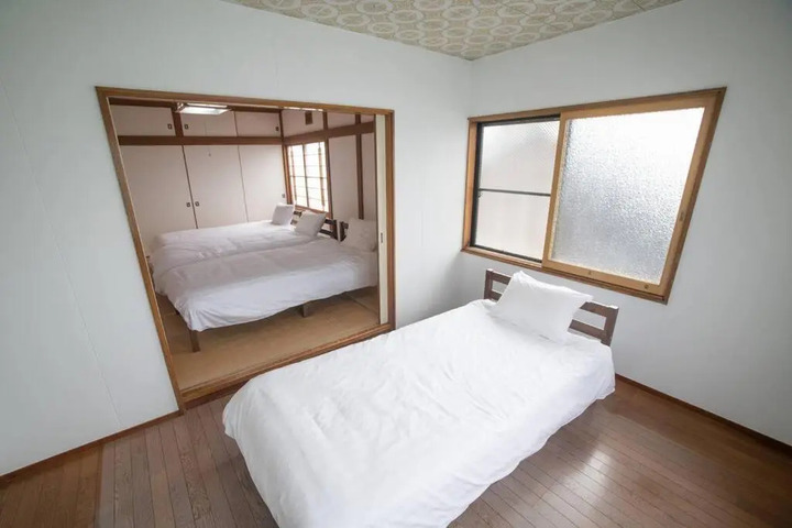 Room 2 of 9