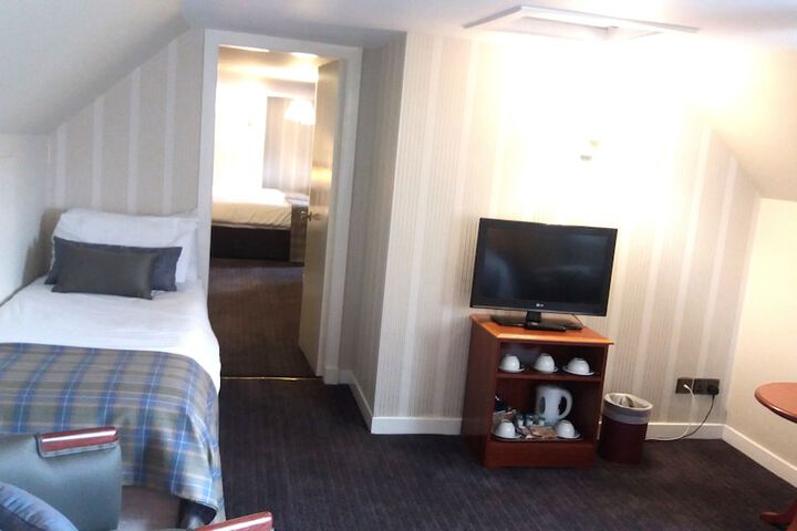 Room 40 of 144