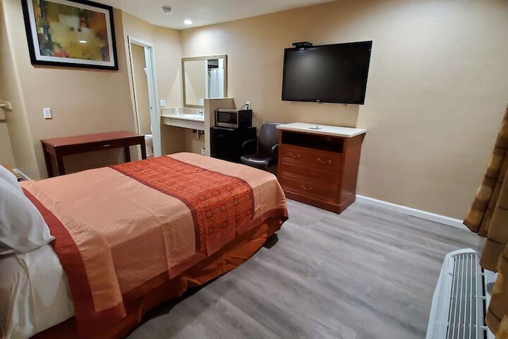 Room 6 of 33