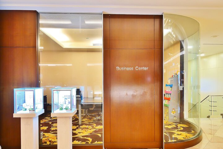 Business Center 100 of 122