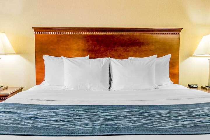 1 King Bed (7 of 7)