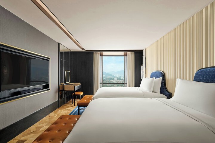 Room 16 of 72