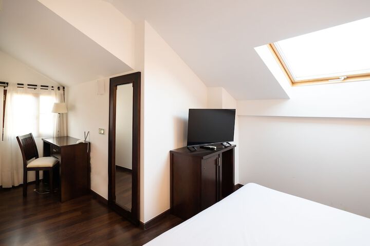 Room 13 of 27