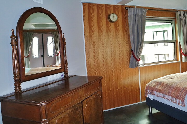 Room 22 of 60
