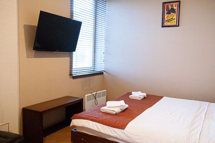Room 9 of 45