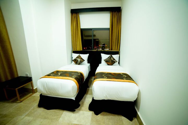 Room 15 of 34