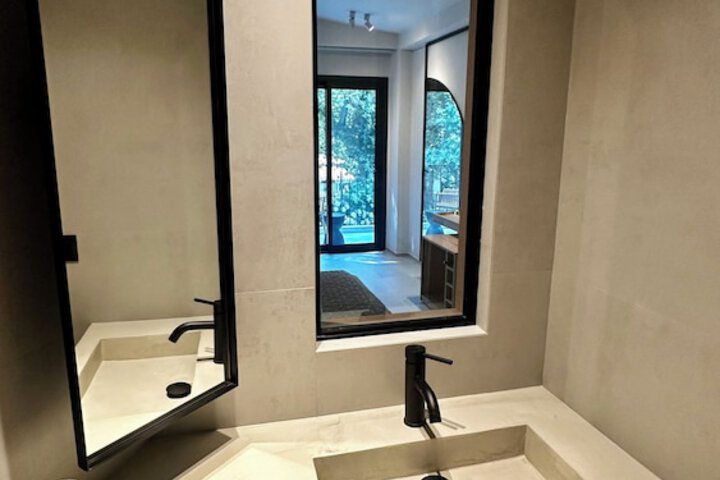Room 13 of 25