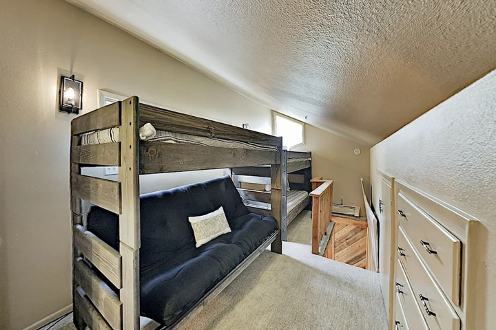 Room 5 of 13