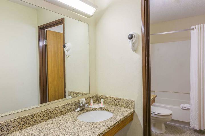 Room 26 of 32