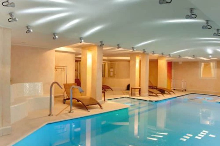 Hotel Pool