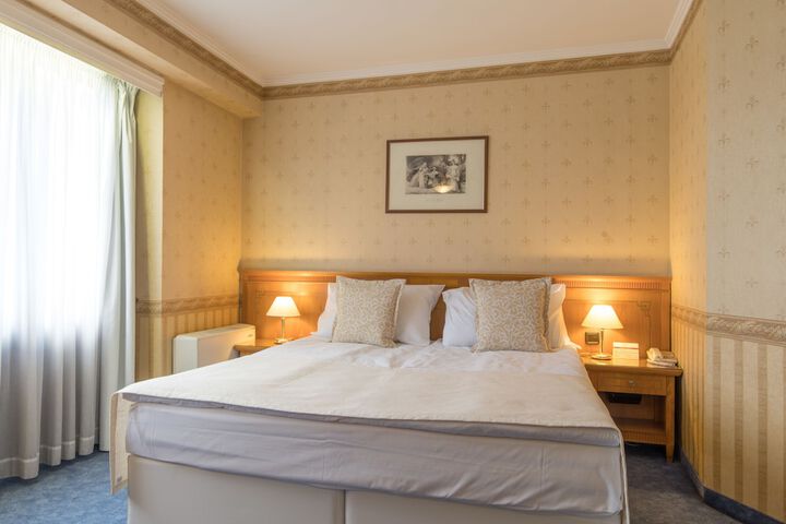 Room 16 of 82