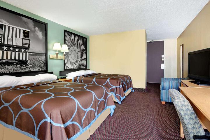 2 Queen Beds Deluxe Room (1 of 14)