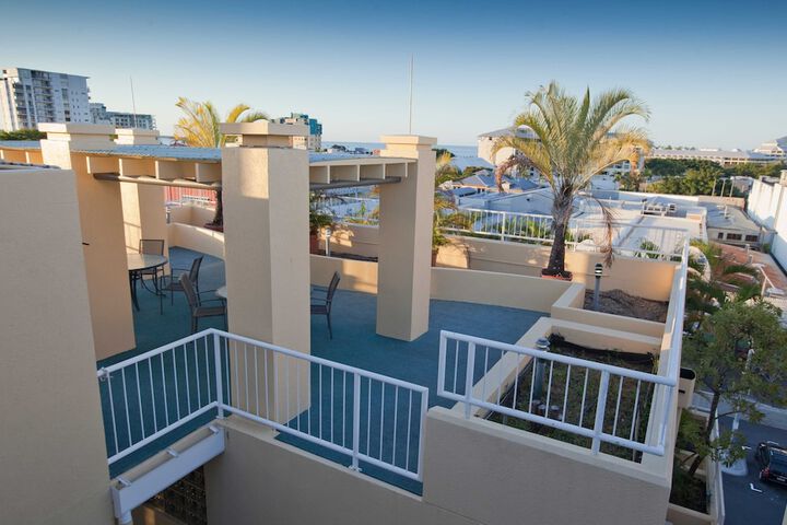 Sundeck 28 of 32