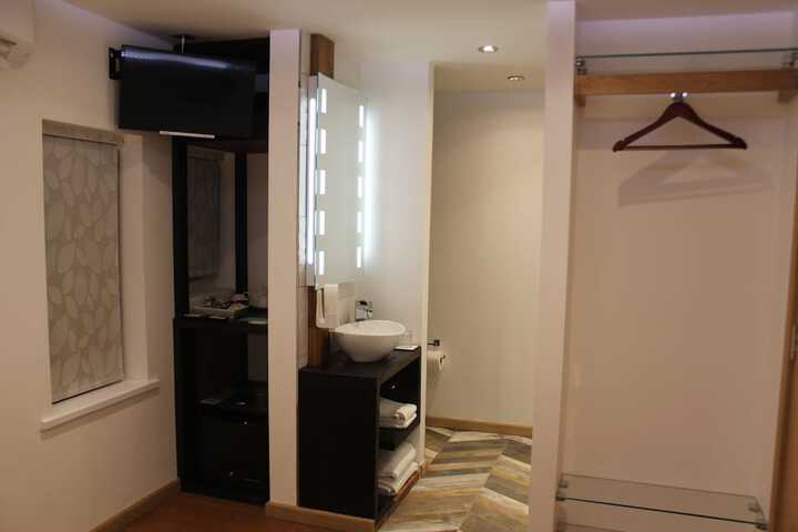 Room 6 of 52