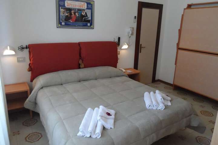 Room 7 of 35