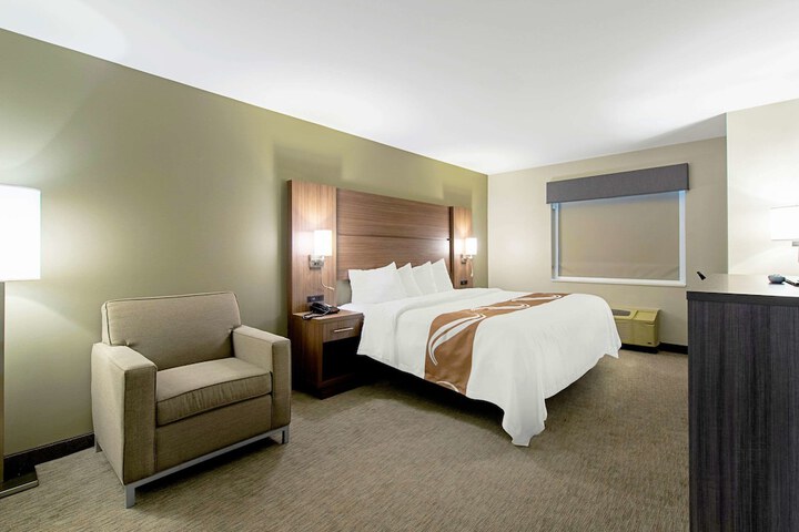 1 King Bed (5 of 7)