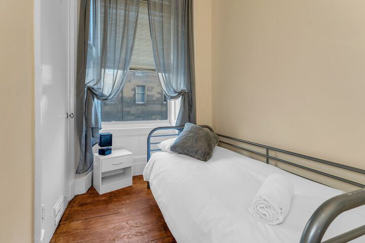 Room 10 of 38