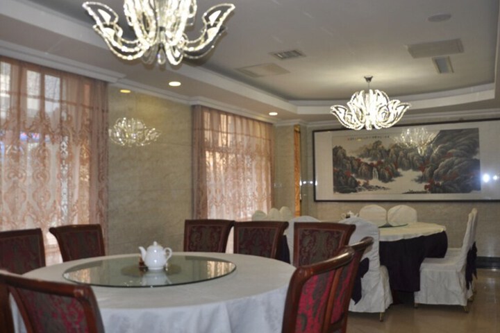 Dining 20 of 28