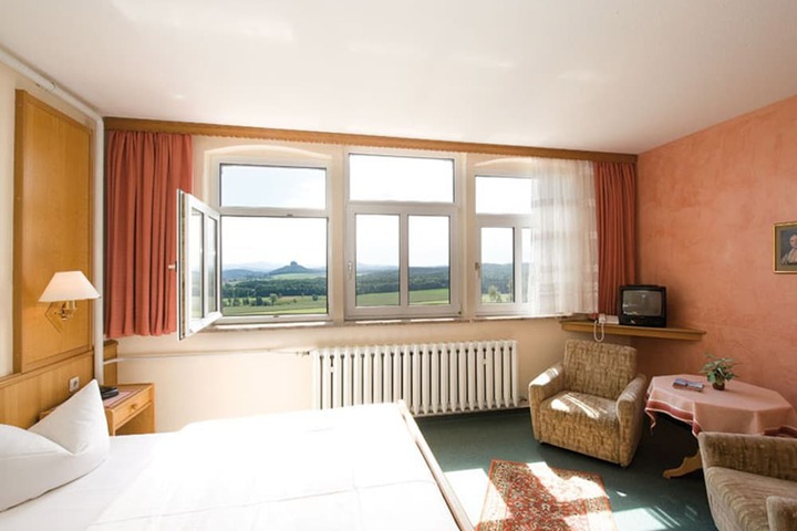 Room 4 of 27