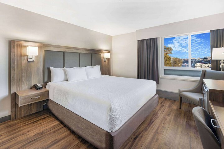 Room 18 of 36