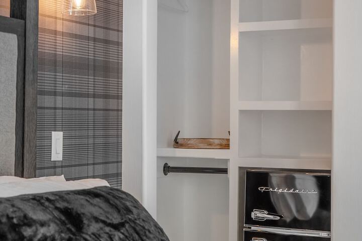 Room 16 of 142