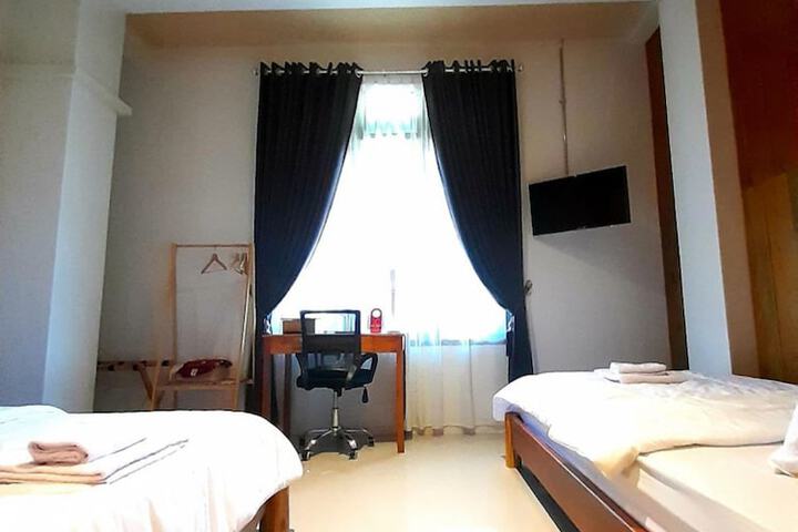 Room 6 of 33