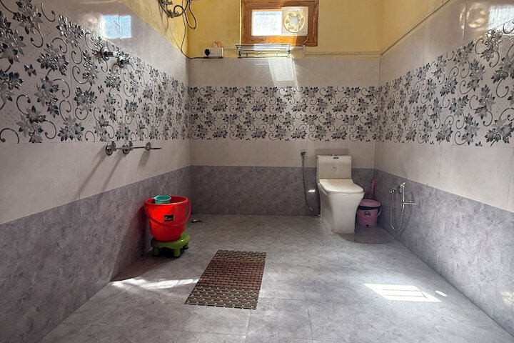 Room 6 of 14