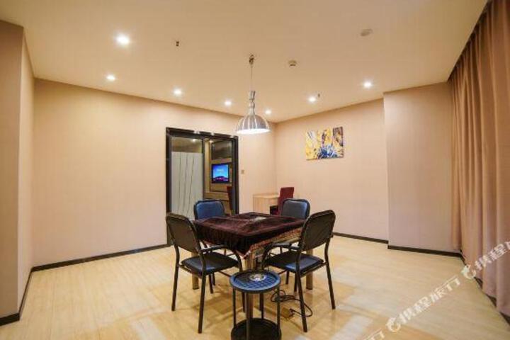 GreenTree Alliance Hotel (Kunming Ganmei Hospital Linyuqiao Metro Station)