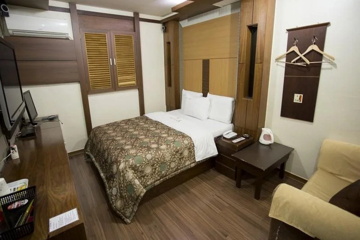 Room 20 of 27