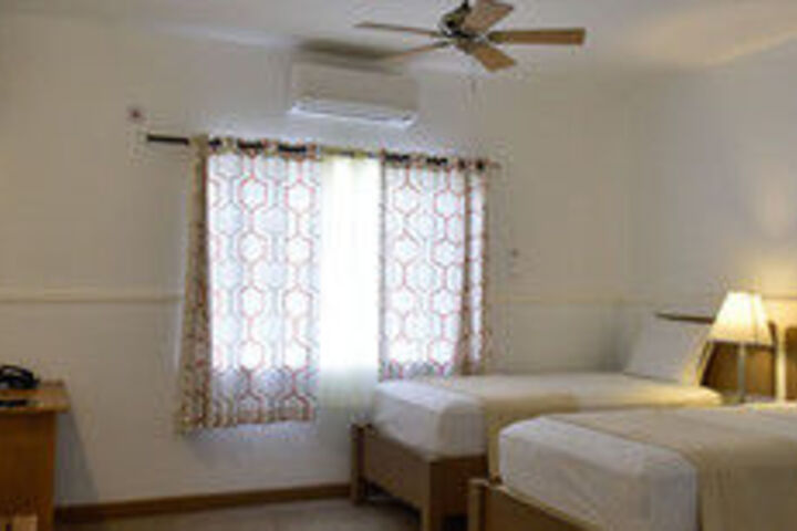 Room 7 of 32