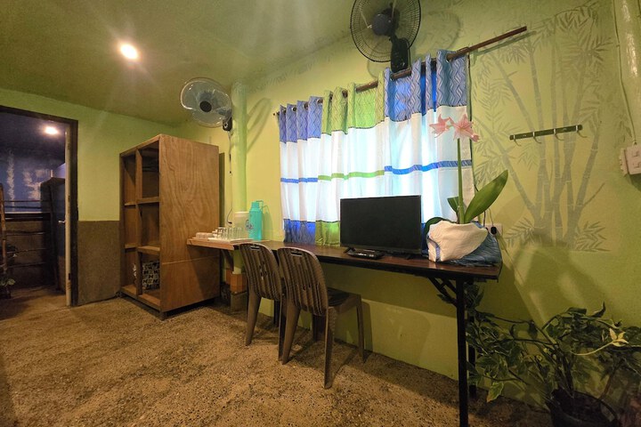 Room 8 of 25