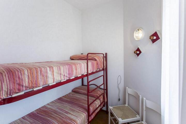 Room 13 of 42