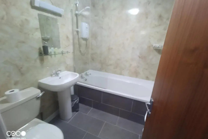 Room 8 of 11