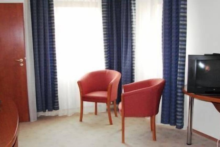 Room 8 of 50