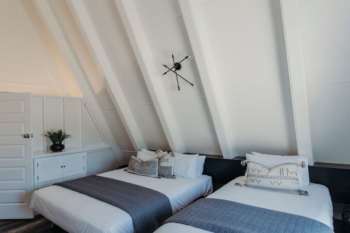 Room 9 of 38