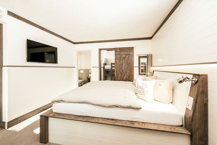 Room 10 of 82
