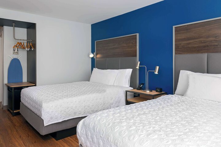 2 Queen Beds with Walk in Shower (6 of 8)
