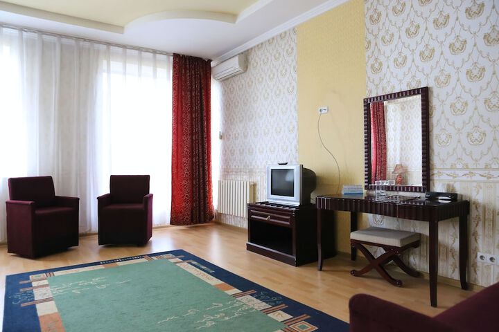 Room 1 of 6