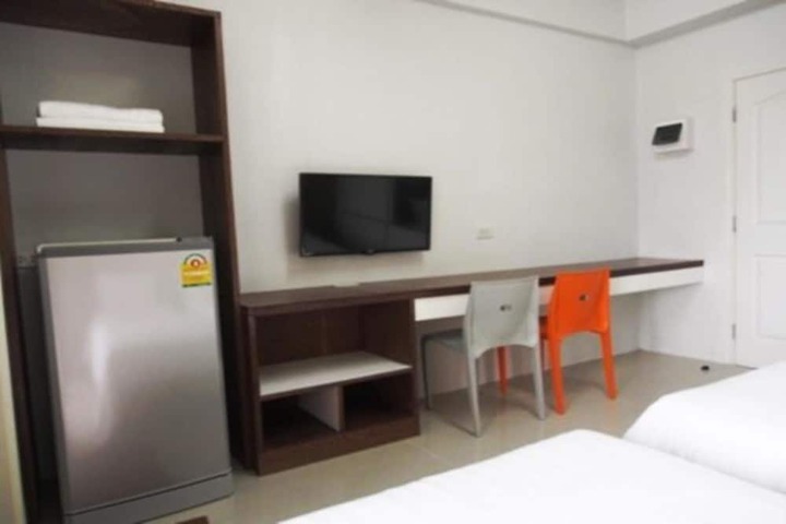 Room 2 of 10