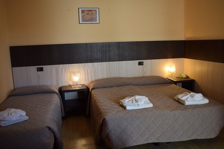 Room 22 of 48