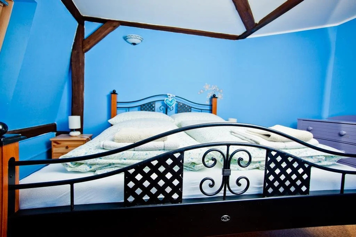 Room 5 of 11