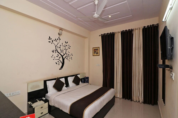 Room 6 of 15
