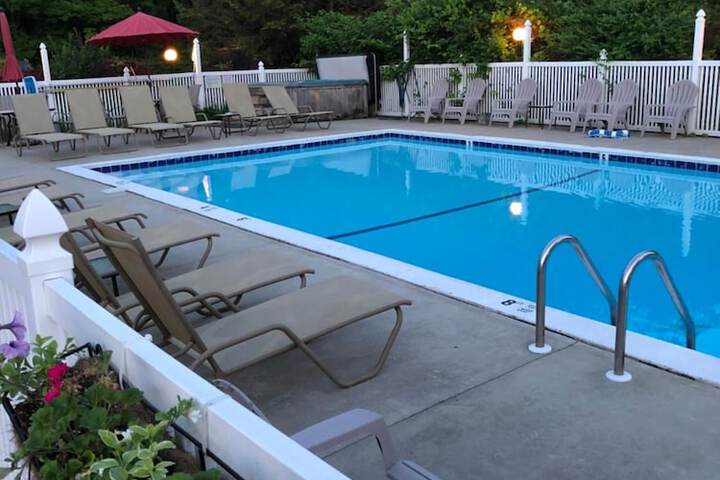 Pool 40 of 61