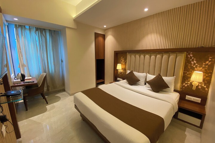Room 6 of 30